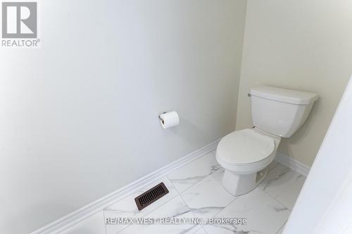 1424 National Common, Burlington, ON - Indoor Photo Showing Bathroom
