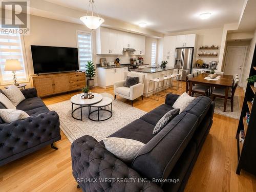 1424 National Common, Burlington, ON - Indoor Photo Showing Living Room