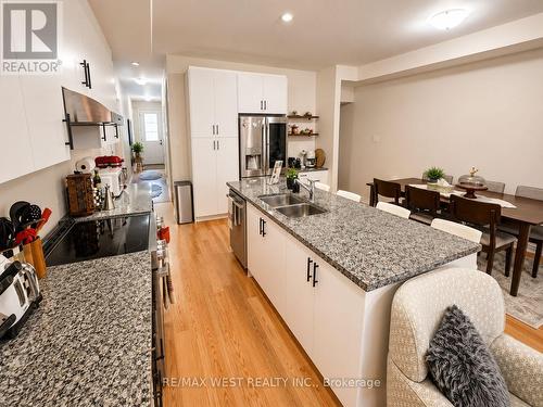 1424 National Common, Burlington, ON - Indoor Photo Showing Kitchen With Double Sink With Upgraded Kitchen