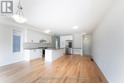 1424 National Common, Burlington, ON - Indoor Photo Showing Kitchen