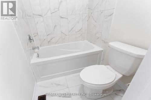 1424 National Common, Burlington, ON - Indoor Photo Showing Bathroom