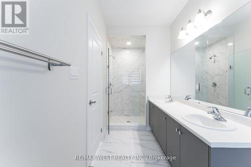 1424 National Common, Burlington, ON - Indoor Photo Showing Bathroom