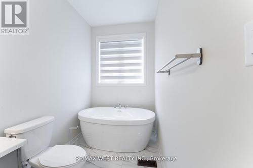 1424 National Common, Burlington, ON - Indoor Photo Showing Bathroom