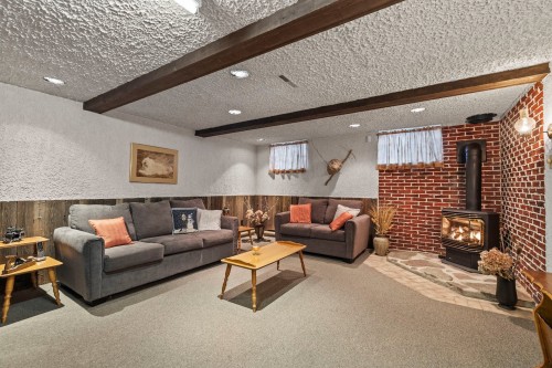 Salle familiale - 257 7E Avenue, L'Île-Perrot, QC - Indoor With Fireplace