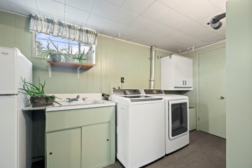 Salle de lavage - 257 7E Avenue, L'Île-Perrot, QC - Indoor Photo Showing Laundry Room