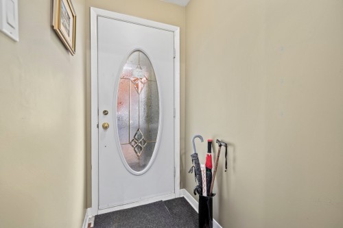 Hall d'entrée/Vestibule - 257 7E Avenue, L'Île-Perrot, QC - Indoor Photo Showing Other Room