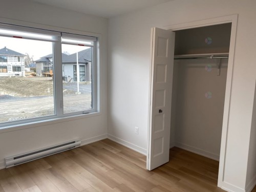 Chambre à coucher - 98 Rue Des Marronniers, Salaberry-De-Valleyfield, QC - Indoor Photo Showing Other Room