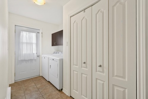 Salle de lavage - 34 Rue Catherine, Saint-Rémi, QC - Indoor Photo Showing Laundry Room