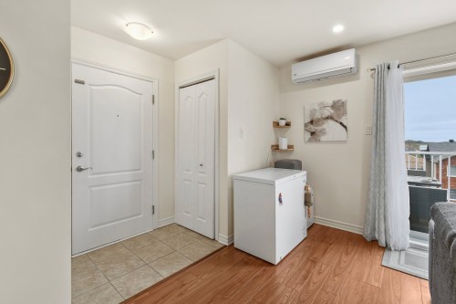 Hall d'entrée/Vestibule - 34 Rue Catherine, Saint-Rémi, QC - Indoor Photo Showing Laundry Room
