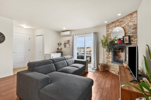 Salon - 34 Rue Catherine, Saint-Rémi, QC - Indoor Photo Showing Living Room
