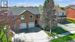 284 RIMMINGTON DRIVE Oakville, ON L6H 3N5