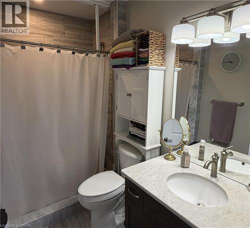 31 Bishop Tonnos Way, Hamilton, ON - Indoor Photo Showing Bathroom