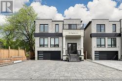 901 WINGARDEN CRESCENT  Pickering, ON L1V 7C5