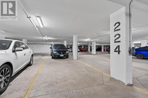 131 - 5055 Greenlane Road, Lincoln (Lincoln Lake), ON - Indoor Photo Showing Garage