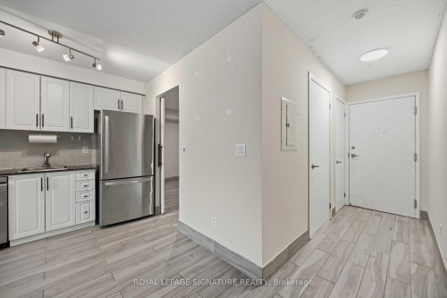 1625-38 Joe Shuster Way, Toronto, ON - Indoor Photo Showing Kitchen