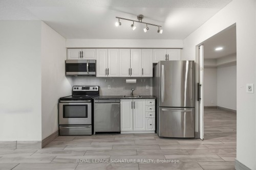 1625-38 Joe Shuster Way, Toronto, ON - Indoor Photo Showing Kitchen