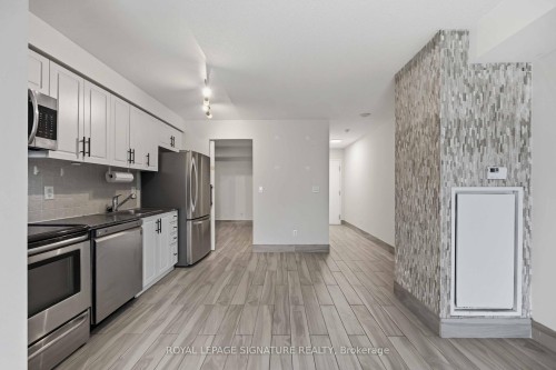 1625-38 Joe Shuster Way, Toronto, ON - Indoor Photo Showing Kitchen