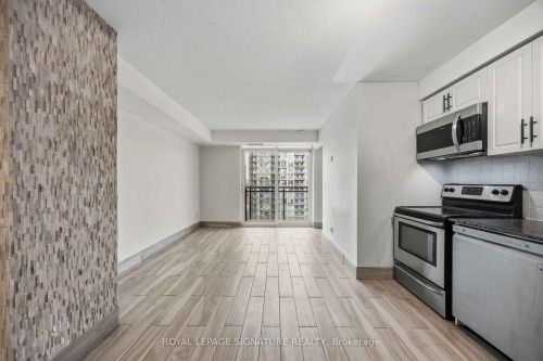 1625-38 Joe Shuster Way, Toronto, ON - Indoor Photo Showing Kitchen