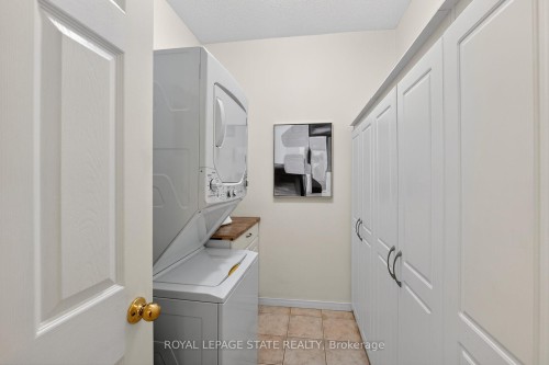 83 Morrison Crescent, Grimsby, ON - Indoor Photo Showing Laundry Room