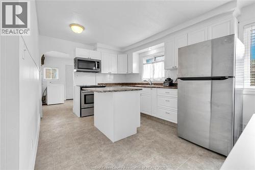 9572 Tecumseh Road, Windsor, ON - Indoor Photo Showing Kitchen