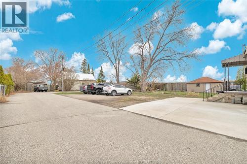 9572 Tecumseh Road, Windsor, ON - Outdoor