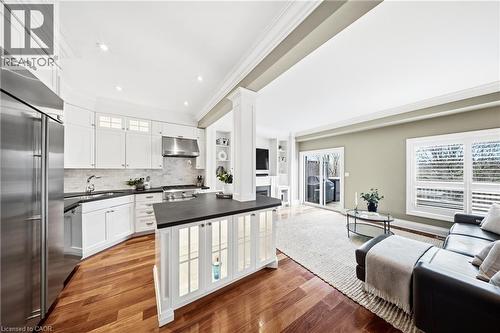 4123 Medland Drive, Burlington, ON - Indoor Photo Showing Kitchen With Upgraded Kitchen