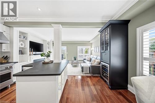 4123 Medland Drive, Burlington, ON - Indoor Photo Showing Kitchen