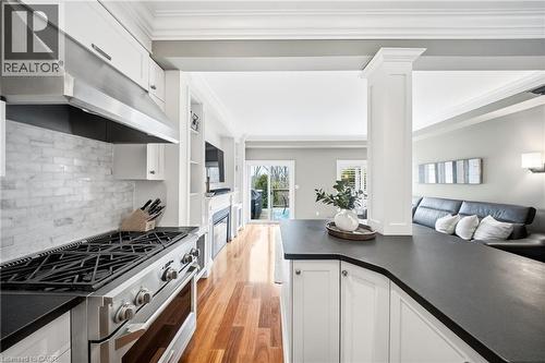 4123 Medland Drive, Burlington, ON - Indoor Photo Showing Kitchen With Upgraded Kitchen