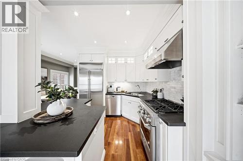 4123 Medland Drive, Burlington, ON - Indoor Photo Showing Kitchen With Stainless Steel Kitchen With Upgraded Kitchen