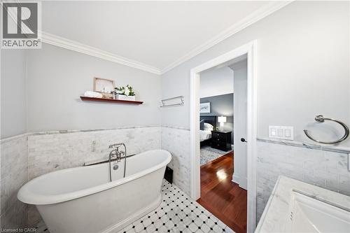 4123 Medland Drive, Burlington, ON - Indoor Photo Showing Bathroom