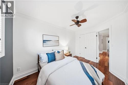 4123 Medland Drive, Burlington, ON - Indoor Photo Showing Bedroom