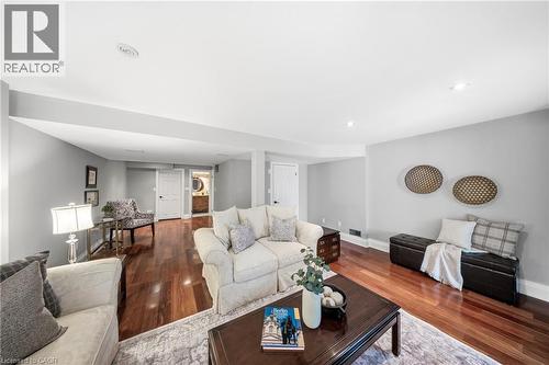 4123 Medland Drive, Burlington, ON - Indoor Photo Showing Living Room