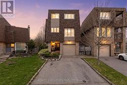 25 GRAHAM COURT  Whitby, ON L1N 6E1