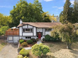 7254 Enid Pl Central Saanich, BC V8M 1H3