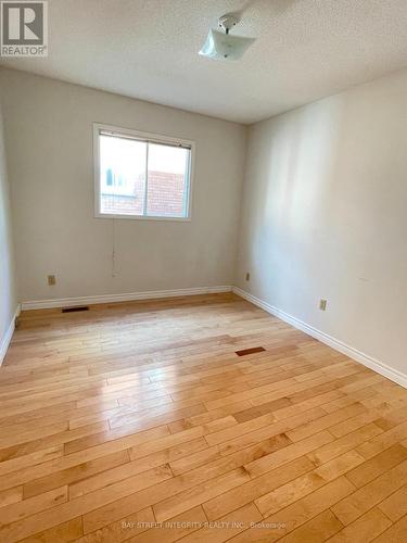38 Southgate Crescent, Richmond Hill, ON - Indoor Photo Showing Other Room