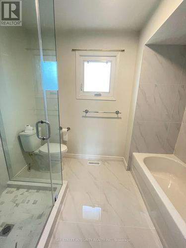 38 Southgate Crescent, Richmond Hill, ON - Indoor Photo Showing Bathroom
