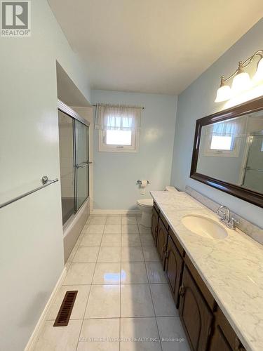 38 Southgate Crescent, Richmond Hill, ON - Indoor Photo Showing Bathroom