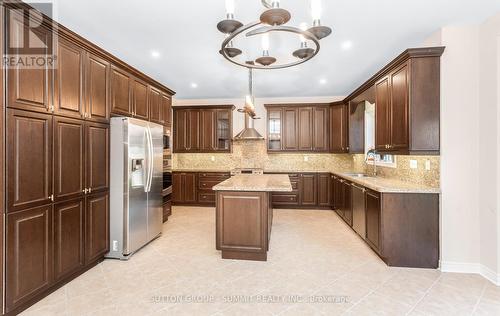 3129 Gladish Grove, Mississauga, ON - Indoor Photo Showing Kitchen With Upgraded Kitchen