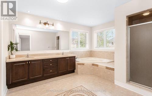 3129 Gladish Grove, Mississauga, ON - Indoor Photo Showing Bathroom