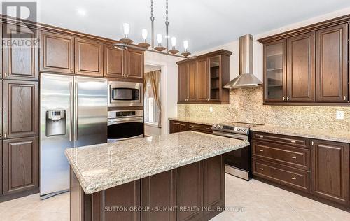 3129 Gladish Grove, Mississauga, ON - Indoor Photo Showing Kitchen With Upgraded Kitchen