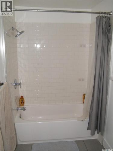 514 L Avenue N, Saskatoon, SK - Indoor Photo Showing Bathroom