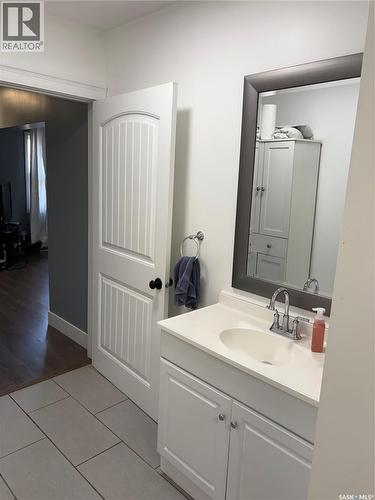 517 L Avenue N, Saskatoon, SK - Indoor Photo Showing Bathroom