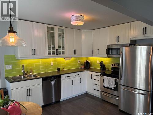 517 L Avenue N, Saskatoon, SK - Indoor Photo Showing Kitchen With Double Sink