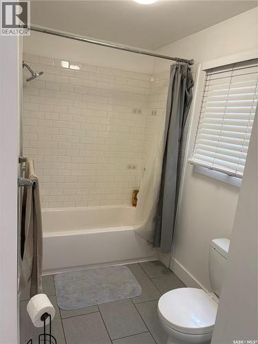 517 L Avenue N, Saskatoon, SK - Indoor Photo Showing Bathroom
