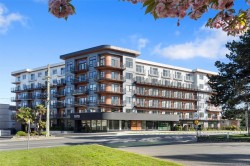 103-1075 Tillicum Rd Esquimalt, BC V9A 2A4