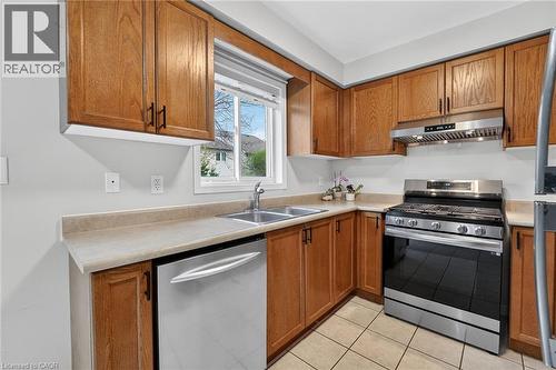 41 Kenyon Crescent, Grimsby, ON - Indoor Photo Showing Kitchen With Double Sink