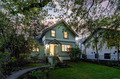 1274 Hewlett Pl, Oak Bay, BC 