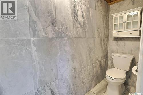 231 Centre Street, Regina Beach, SK - Indoor Photo Showing Bathroom