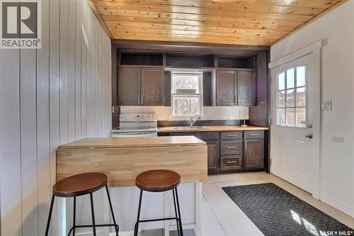 231 Centre Street, Regina Beach, SK - Indoor Photo Showing Kitchen