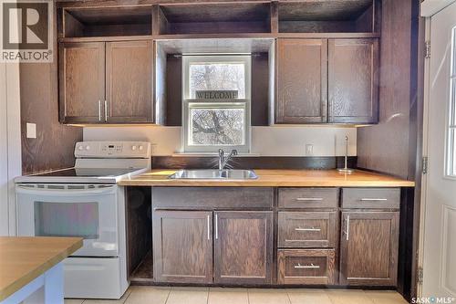 231 Centre Street, Regina Beach, SK - Indoor Photo Showing Kitchen